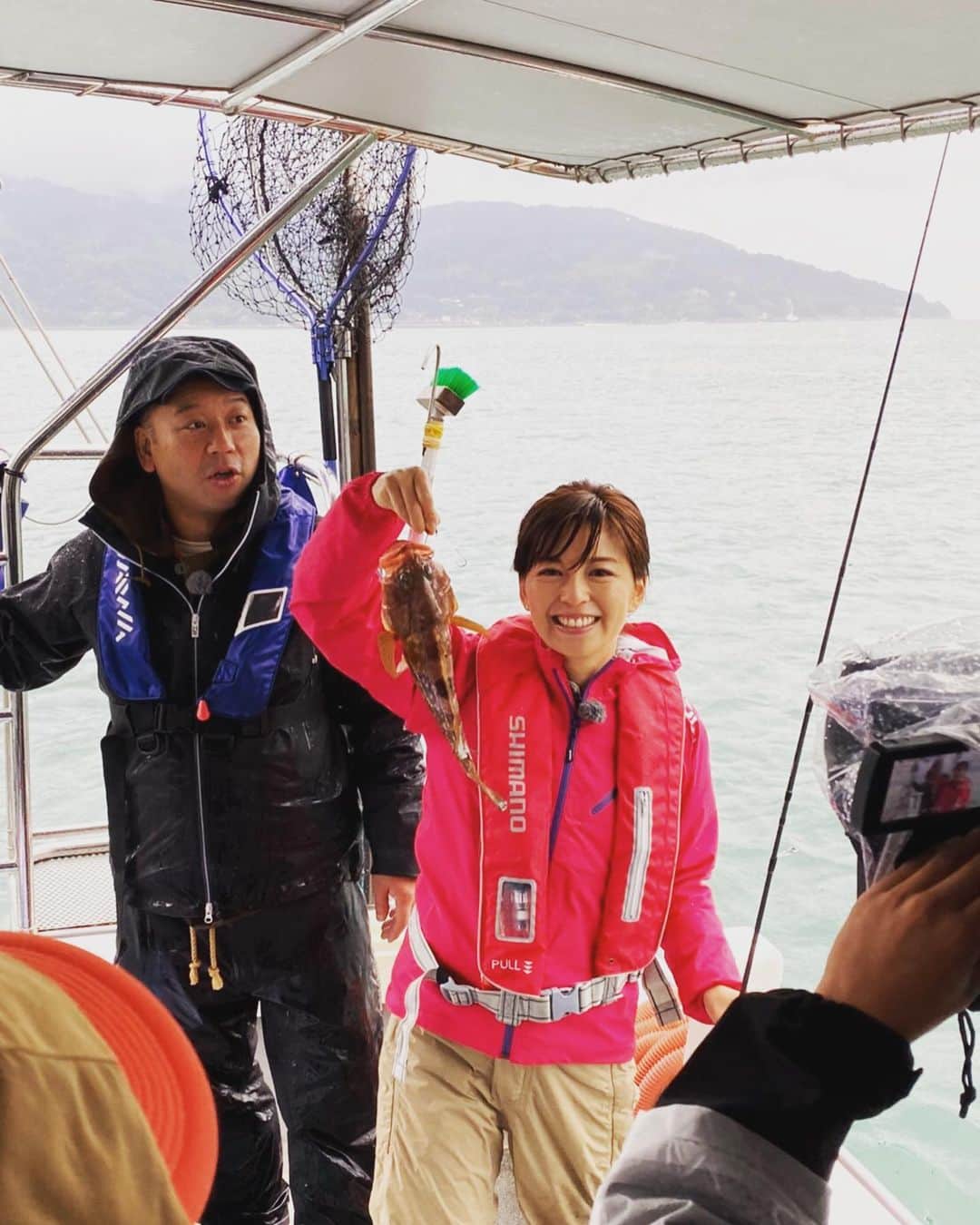 中野美奈子のインスタグラム：「2年前の今日。 瀬戸内海でコチ釣ってました！ 懐かしいぃ、楽しかった西村キャンプ 寒い中のブイヤベース最高でした♡  携帯に出てくる“数年前の今日”っていう写真に癒される  #西村キャンプ場　　 #瀬戸内海 #釣り  #中野美奈子」