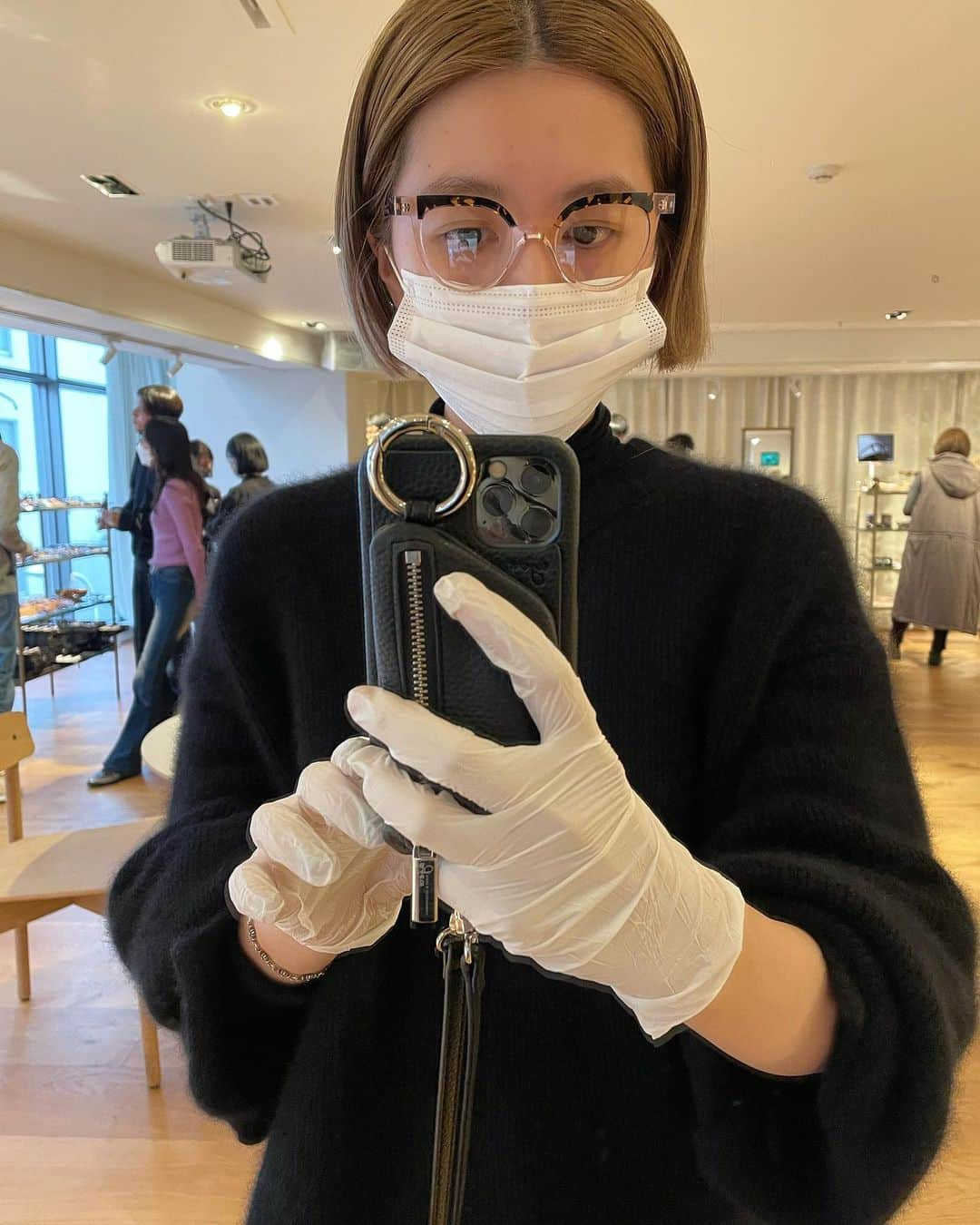 saki kojimaさんのインスタグラム写真 - (saki kojimaInstagram)「. @globespecs_official の展示会にて、２つしか写真撮れなかったけど🤳会場にあった眼鏡ぜ〜〜〜んぶ、欲しかったです..本当に🥺👓(でも悩みに悩んで1つに絞りました)」10月24日 21時25分 - kojima__saki