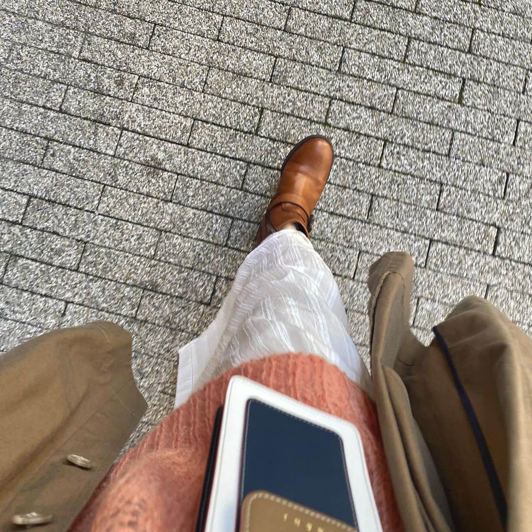 Peppe（緑黄色社会）のインスタグラム：「秋を生きてます。そして絶賛制作期間。ふぁ〜。」