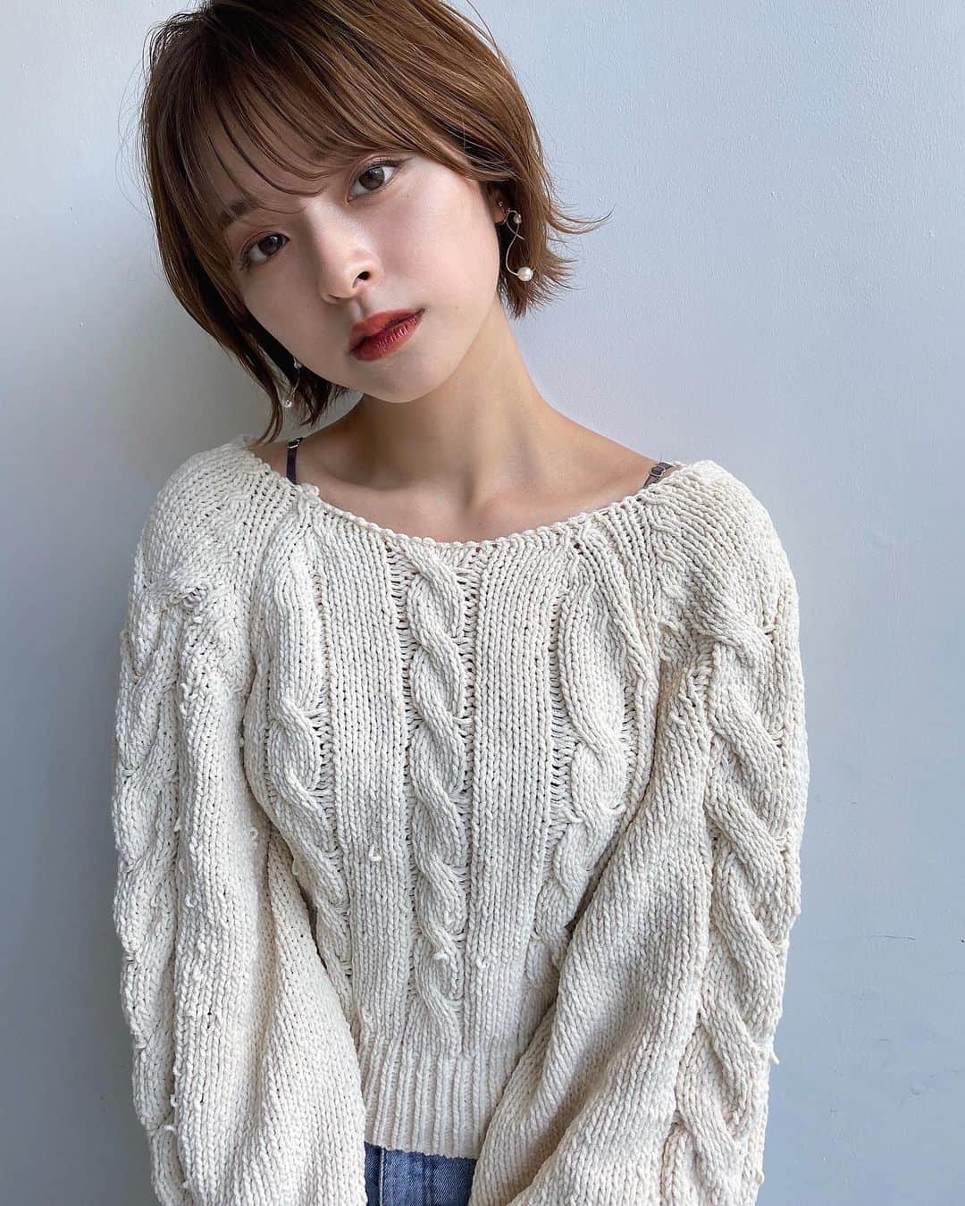 かおりのインスタグラム：「・ ・  ゆるっとニット🧶  #ニット　#ミニボブ　#ボブ」