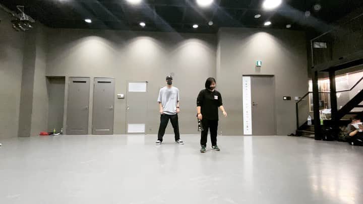 のインスタグラム：「Akihito WS ♪ De’ja’ vu - D Power Diesle & Manga Saint Hilare  ・ Choreo by Akihitoさん ・ なによりも2人で踊れてよかったです \間違えたけど/ わざわざ東京からありがとうございました💨💨  I mistook but it was rly fun to dance with my respect teacher 😃🙏 Thank u so much   #dance #hiphop #workshop #osaka #japan #enceng #ダンス動画 #ヒップホップダンス #ワークショップ #大阪 #タグ付け失礼します」