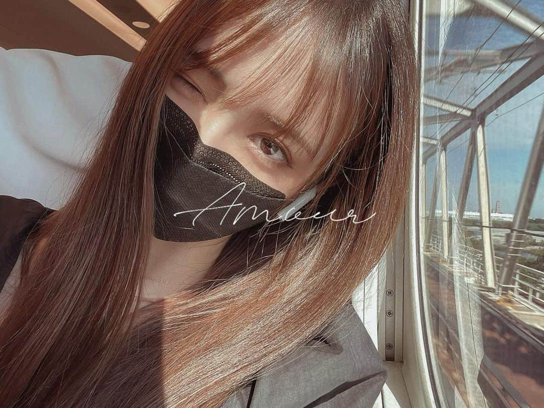宮内理沙のインスタグラム：「🍁🖤 . 時々思うんだけどストレート派と巻き派どちらが多いんだろう、、🧐💡？？ . . そして全然関係ないけど無事2回目のファスティングを終えました！(ストーリーにも上げました🎀) 1回目のファスティング(-3キロ)後も筋トレやオートファジーを続けていたのでファスティングをしていない期間も体重が殆ど戻らなかったからか2回目は0.6キロしか痩せなかったけど、1回目のファスティング前より体重だけでなく筋肉量,血液などの検査数値も良くなっていてしっかり体質改善ができているんだなと実感しました🙏💭 数年前に比べてとても太りやすい体質になってしまっていたからこれを機に痩せやすい身体作りを心がけていかないとね💐もちろん好きなものも食べるけどね🤣🍖☀️ ファスティングのスケジュールなどストーリーで纏めます✏️ . . #snow で撮りました📸最近のアプリはほんとに凄いね🧐✨」