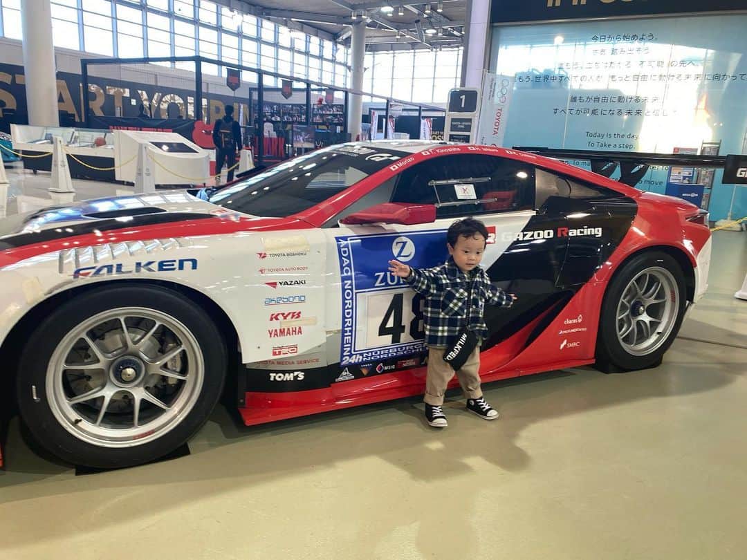 江原千鶴（エハラチヅル）のインスタグラム：「お台場のMEGA WEB、車好きには最高なのに、今年で閉館しちゃうみたい。  うたくん大興奮だったなー❤️  将来ママを乗せてもらおっと‼️ うたくんの彼女に嫌がられるかw  #お台場#MEGAWEB#TOYOTA #トヨタ#車好き男子」