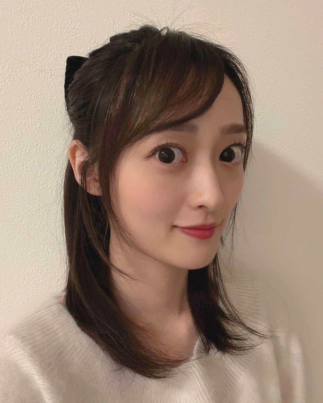 三秋里歩（小谷里歩）さんのインスタグラム写真 - (三秋里歩（小谷里歩）Instagram)「. . 前にストーリーズにアップした @rene_official_jp のバレッタ🎀 つけてみるとめちゃくちゃ可愛いかった🥺🧡 でも自撮りでは良さが伝わってないですね😥 また良い感じに撮れたらアップします🌟 . ひとまず今日は、おやみなさい~~😴」10月24日 23時56分 - ripopo_824