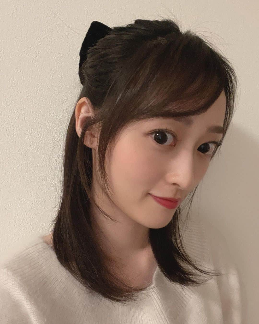 三秋里歩（小谷里歩）さんのインスタグラム写真 - (三秋里歩（小谷里歩）Instagram)「. . 前にストーリーズにアップした @rene_official_jp のバレッタ🎀 つけてみるとめちゃくちゃ可愛いかった🥺🧡 でも自撮りでは良さが伝わってないですね😥 また良い感じに撮れたらアップします🌟 . ひとまず今日は、おやみなさい~~😴」10月24日 23時56分 - ripopo_824