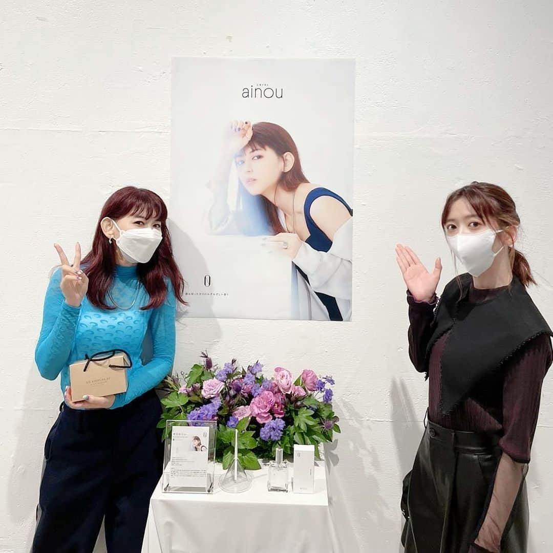 真山りかさんのインスタグラム写真 - (真山りかInstagram)「. ⁡ 先日ゆりっぱちゃんがプロデュースされた フレグランスミストainouの展示会に。 お久しぶりに会えてすごく嬉しかったです😽 そして好きな人と同じ香り…嬉しい ⁡ 誘ってくださりありがとうございます！ @yurippa93 ⁡ #ainou ⁡ #まやまにあ ⁡ .」10月25日 0時04分 - ma_yama_official