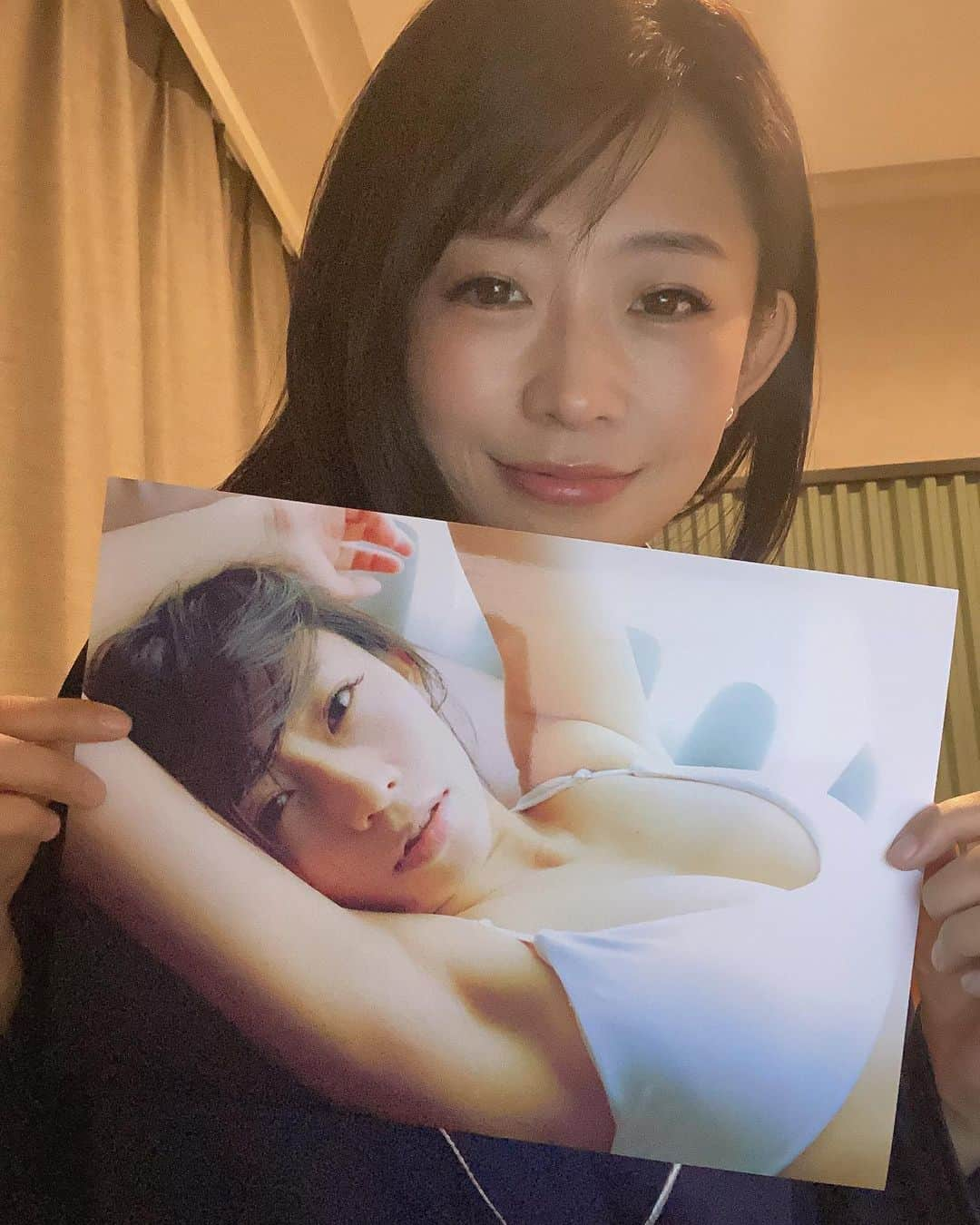 範田紗々さんのインスタグラム写真 - (範田紗々Instagram)「Ａ４サイズのポートレート発売中です❤️ 直筆サインと10月限定のメッセージカード付きです❤️ https://zipangllc.base.shop/」10月25日 1時00分 - handa_sasa