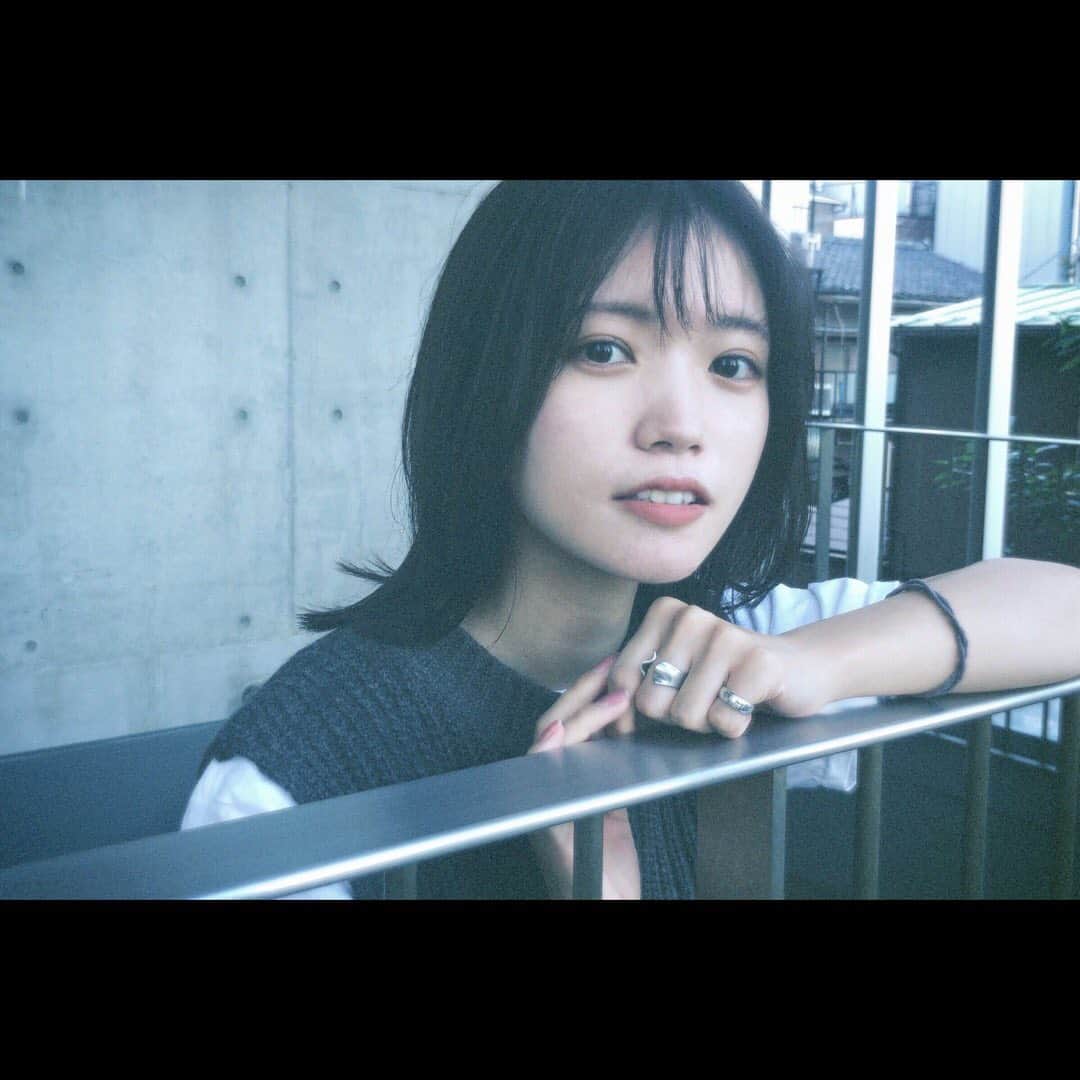 美山加恋のインスタグラム：「@maiko618  ちょっと前にカットとカラーをお願いしました 初めて？　ピンクをいれてもらいました。 これから見れる機会もあると思うのでお楽しみに☺︎」