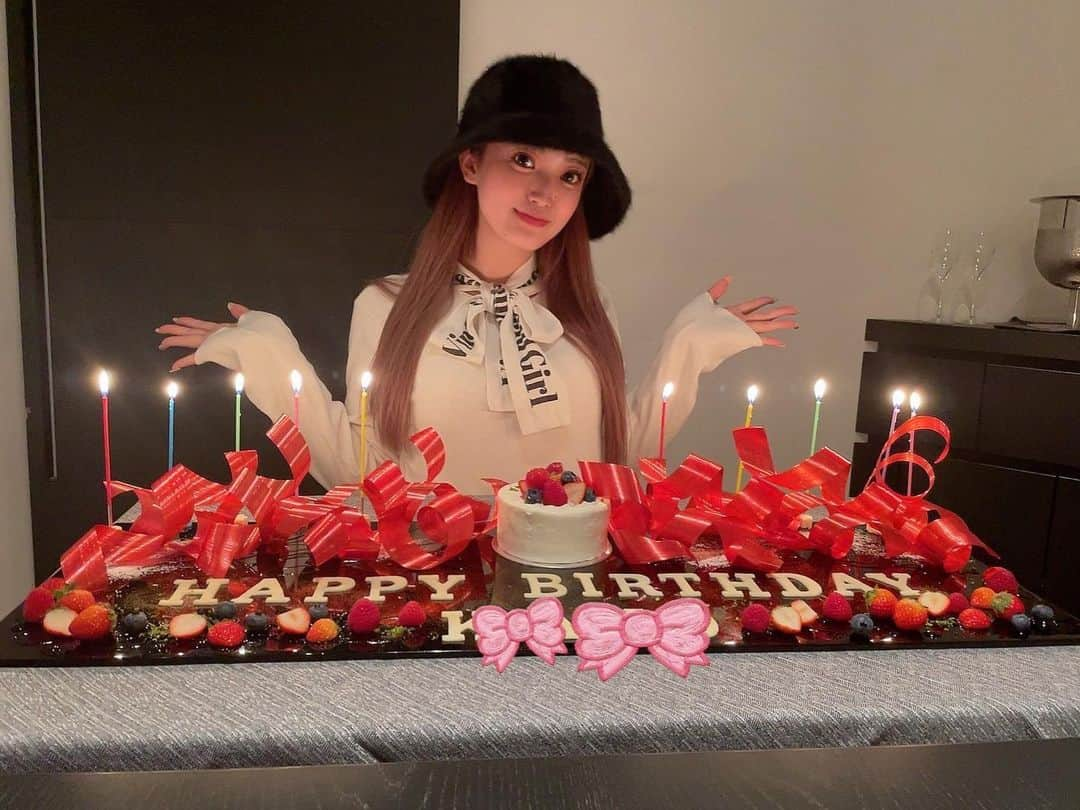 Ribonさんのインスタグラム写真 - (RibonInstagram)「お友達がお誕生日のお祝いしてくれました🥲💕ご飯も美味しかった〜！ . . . . . . . .  #burlesquetokyo #バーレスク東京 #スーパーバーレスク #japanesegirl  #インスタ映え #六本木 #歌舞伎町  #かわいい #推し #アイドル  #モデル #笑顔 #smile  #キャバ嬢 ##姫  #🎀 #大人可愛い #イルブリオ #お誕生日　#happybirthday #サプライズケーキ #サプライズ #お誕生日ケーキ #私服 #offday #ootd #休日  #ilbrio」10月25日 4時42分 - ribon_burlesque