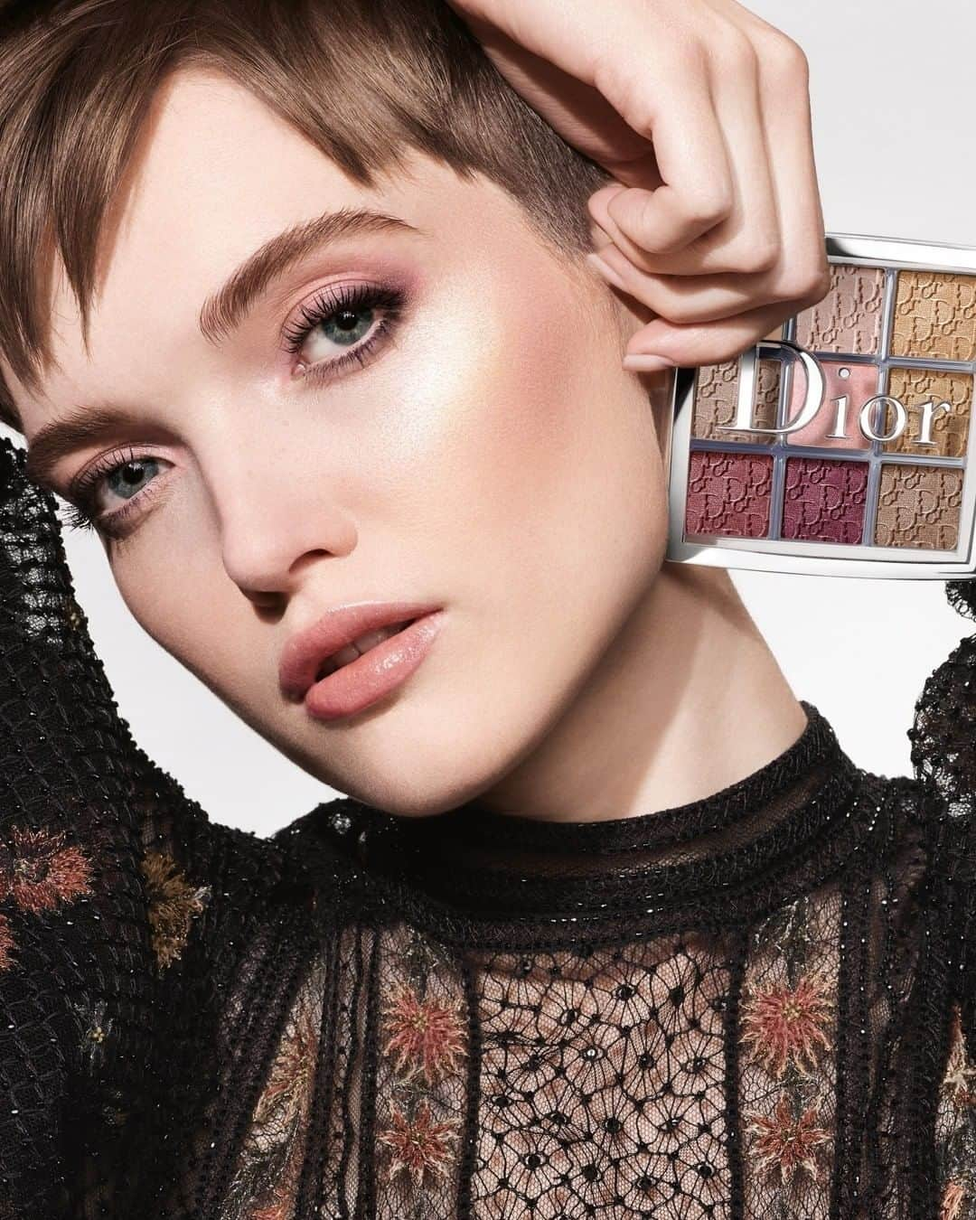 クリスチャンディオールさんのインスタグラム写真 - (クリスチャンディオールInstagram)「Simple, intuitive, accessible to everyone, Dior Backstage eye palette guarantees a flawless look from the most natural to the most intense shades. Discover on @Ruthnotmay the limited edition plum neutrals eye palette, designed for this holiday collection. • DIOR BACKSTAGE EYE PALETTE 026 Plum Neutrals DIOR BACKSTAGE LIP MAXIMIZER 026 Plum DIOR BACKSTAGE LIP GLOW 026 Plum • #DiorBeauty #DiorMakeup #DiorBackstage #DiorAddict」10月25日 13時00分 - dior