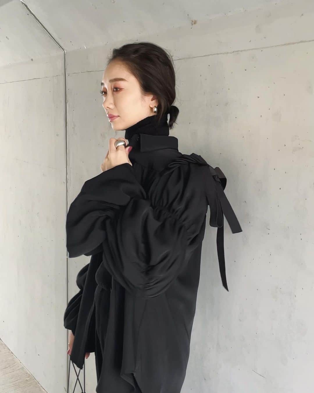 TOMOKAさんのインスタグラム写真 - (TOMOKAInstagram)「お気に入りの服に はまるコスメを探す楽しさったら💭💟  @haengnae_official  #t_outfit #haengnae」10月25日 8時50分 - ______839048