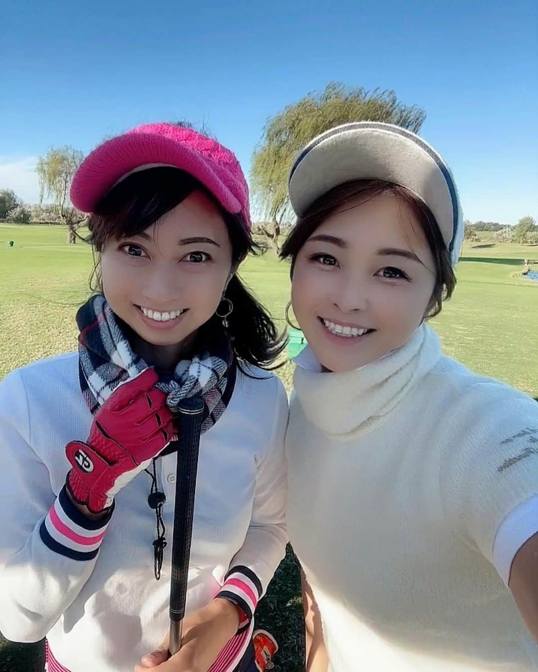 mikaさんのインスタグラム写真 - (mikaInstagram)「♥︎︎∗︎*ﾟ ご縁があって @_natsu.golf_ と はじめましてラウンド⛳️ ． ． めっちゃ天気良いし気温も高め予報 だったから半袖ニットで行けた♡ ． やっぱり青空の中でのゴルフは最高✨ ． ． 楽しかったー💙 ． ． ． ． #女子ラウンド #楽しい #半袖ニット #ゴルフ #golf  #高尔夫 #골프#ゴルフ女子 #golfgirl #골프여자 #女子ゴルフ #golstagram #instagolf  #インスタゴルフ #golflove #ゴルフ大好き #ゴルフ最高 #ゴルフ上手くなりたい #みかゴルフ #mikagolf #はじめまして #人見知り #仲良くしてくれてありがとう」10月25日 9時22分 - _mika.___