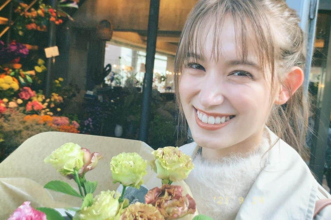 トラウデン直美さんのインスタグラム写真 - (トラウデン直美Instagram)「cancam11月号が発売中💐  白コーデと、骨格別コーデのページに出ています。SDGs連載もチェックしてください🐯✨  #cancam」10月25日 20時38分 - naomi_trauden_