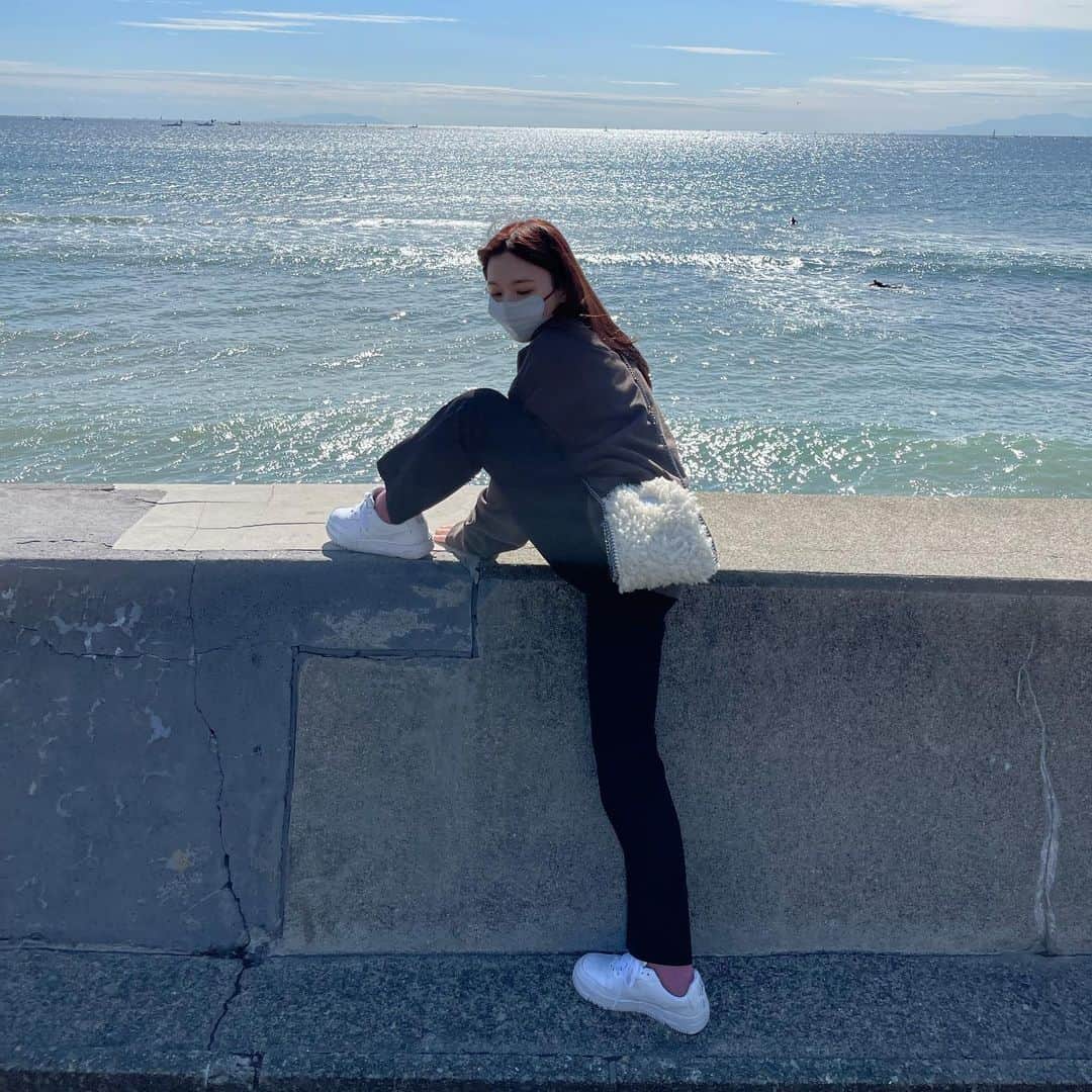ひよんさんのインスタグラム写真 - (ひよんInstagram)「🏖💖  久しぶりに江ノ島行った日☺️✨ 天気も良くてすっごく癒された😍  コンクリートに登るの大変だった🤣笑  #ひよん #江ノ島 #七里ヶ浜 #湘南」10月25日 21時10分 - cchan_fee4