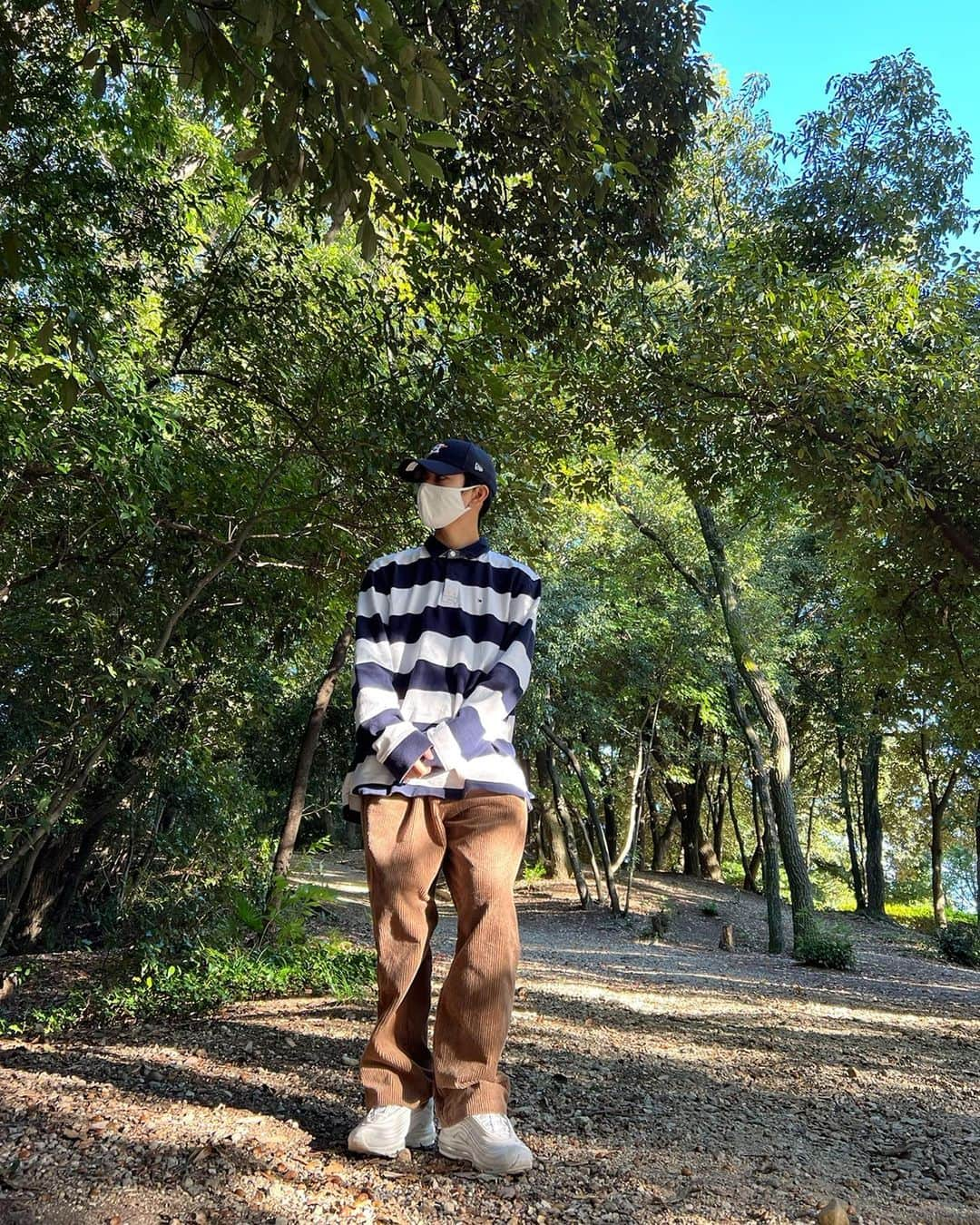 道木来明さんのインスタグラム写真 - (道木来明Instagram)「・ 🌳🌳🌳 ・ ・ ・ ・ ・ #ストリートファッション #メンズファッション #tommyhilfiger #コーデュロイパンツ #キャップ #newera #スニーカーコーデ #古着 #森 #自然 #instafashion #ootd #raia」10月25日 22時03分 - d.raia_07.22