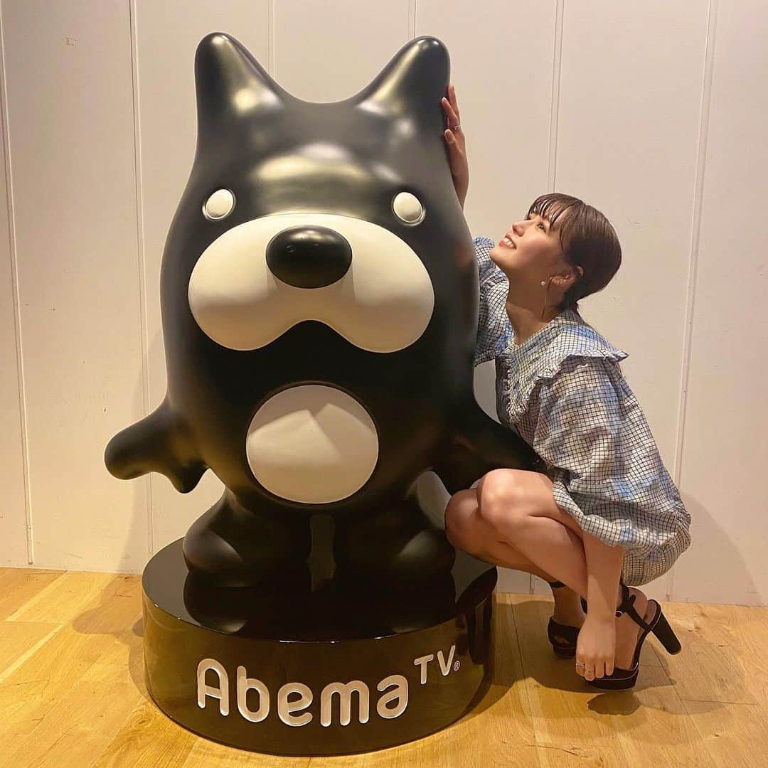 井口綾子さんのインスタグラム写真 - (井口綾子Instagram)「おっきいアベマくんと一緒に🐶🍁  今日10月25日(月)21:00〜 ABEMA SPECIAL『恋するメソッド　season2』の放送です🍇  今回はseason1と同じくスタジオで生演技でした〜！ いろんなキャラクターのメンズがいて収録がめちゃめちゃ楽しい😂😂😂 毎回女子会してるみたいになる😂😂😂  MCの狩野英孝さんもめちゃくちゃ面白くて楽しい番組なのでぜひ見てください〜！🥰」10月25日 14時24分 - ayako_inokuchi