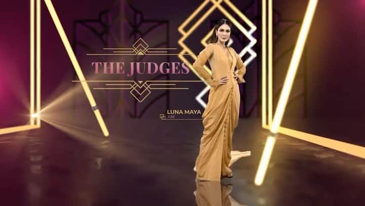 ルナ・マヤのインスタグラム：「Ajang pencarian model berbakat akhirnya hadir lagi! Akan ada 18 model yang bersaing menjadi yang terbaik di setiap tantangannya.  YOU WANNA BE ON TOP?   Indonesian’s Next Top Model Cycle 2 coming soon @netmediatama   Makeup @ryanogilvy  Hairdo @ranggayusuf  Nail Art @linneabeautybar_id  Dress @jeffrytan  Accessories @raccoonandbabiesofficial  #INTMxNET」