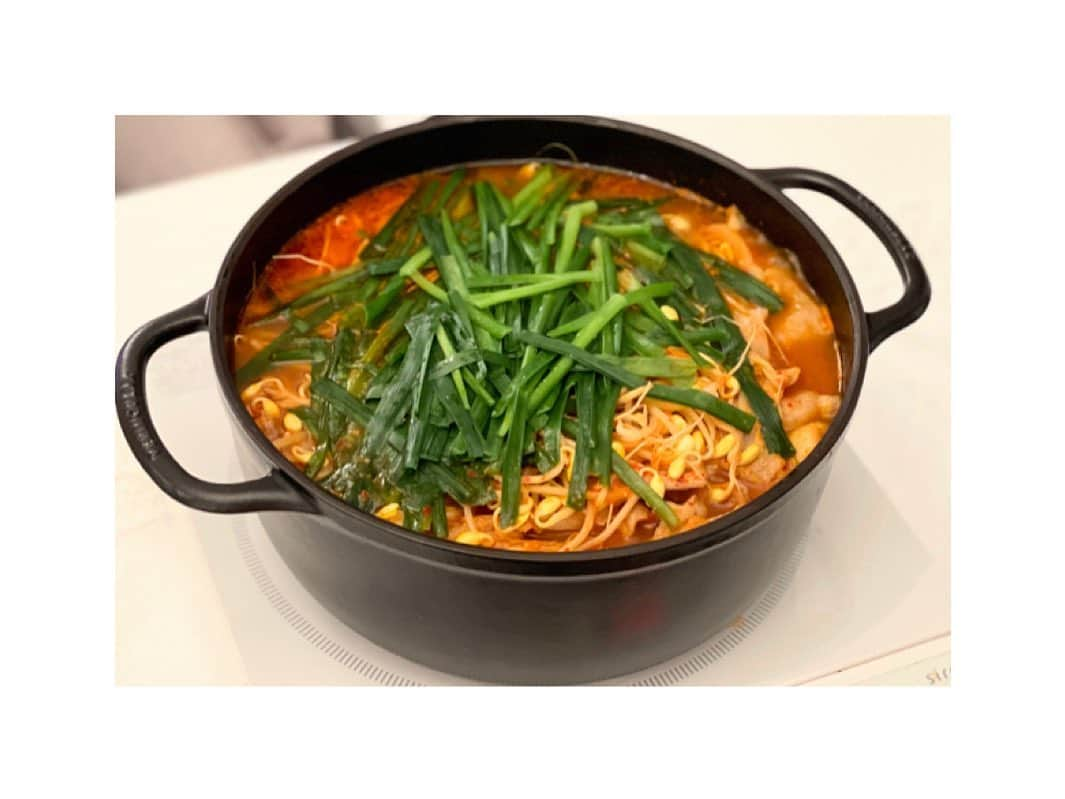 川村亜紀さんのインスタグラム写真 - (川村亜紀Instagram)「김치 찌개를 만들었습니다 チゲの美味しい季節です🌶 #homedinner #homemade #homecooking #homesweethome #lovecooking #stayhome #enjoyyourhome #koreanfood  #お家ごはん  #キムチチゲ  #ごちそうさまでした  #亜紀の食卓 #김치 #김치좋아해요 ##김치찌개 #집밥 #잘먹었습니다」10月25日 15時58分 - _aki1015_