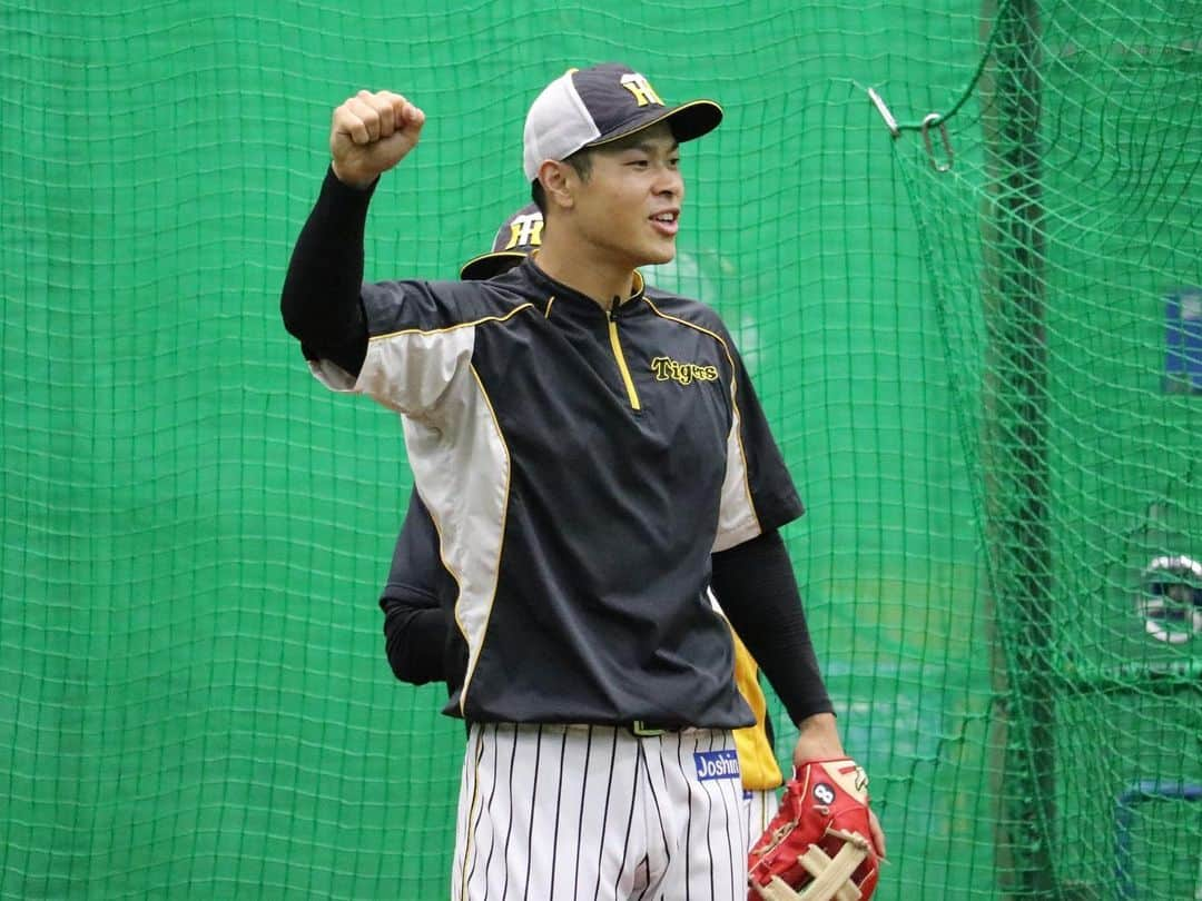 阪神タイガースさんのインスタグラム写真 - (阪神タイガースInstagram)「明日の最終戦に向け、甲子園で全体練習を行いました‼︎  #岩崎優 選手 #佐藤輝明 選手 #ジョーガンケル 選手 #梅野隆太郎 選手 #小林慶祐 選手 #山本泰寛 選手 #小川一平 選手 #大山悠輔 選手 #髙橋遥人 選手 #坂本誠志郎 選手 #阪神タイガース #挑超頂」10月25日 16時37分 - hanshintigers_official