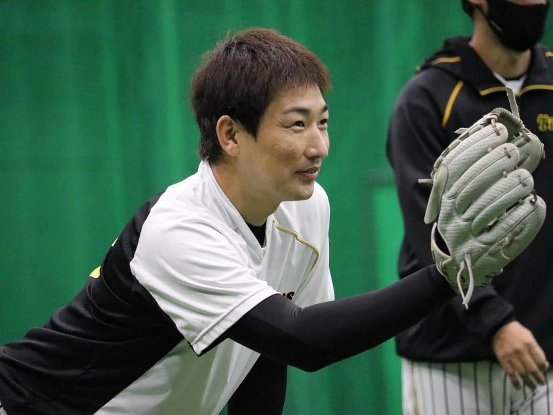 阪神タイガースさんのインスタグラム写真 - (阪神タイガースInstagram)「明日の最終戦に向け、甲子園で全体練習を行いました‼︎  #岩崎優 選手 #佐藤輝明 選手 #ジョーガンケル 選手 #梅野隆太郎 選手 #小林慶祐 選手 #山本泰寛 選手 #小川一平 選手 #大山悠輔 選手 #髙橋遥人 選手 #坂本誠志郎 選手 #阪神タイガース #挑超頂」10月25日 16時37分 - hanshintigers_official