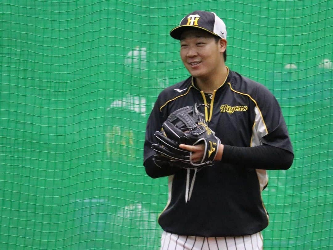 阪神タイガースさんのインスタグラム写真 - (阪神タイガースInstagram)「明日の最終戦に向け、甲子園で全体練習を行いました‼︎  #岩崎優 選手 #佐藤輝明 選手 #ジョーガンケル 選手 #梅野隆太郎 選手 #小林慶祐 選手 #山本泰寛 選手 #小川一平 選手 #大山悠輔 選手 #髙橋遥人 選手 #坂本誠志郎 選手 #阪神タイガース #挑超頂」10月25日 16時37分 - hanshintigers_official