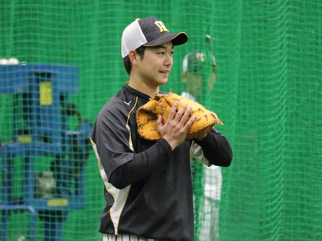 阪神タイガースさんのインスタグラム写真 - (阪神タイガースInstagram)「明日の最終戦に向け、甲子園で全体練習を行いました‼︎  #岩崎優 選手 #佐藤輝明 選手 #ジョーガンケル 選手 #梅野隆太郎 選手 #小林慶祐 選手 #山本泰寛 選手 #小川一平 選手 #大山悠輔 選手 #髙橋遥人 選手 #坂本誠志郎 選手 #阪神タイガース #挑超頂」10月25日 16時37分 - hanshintigers_official