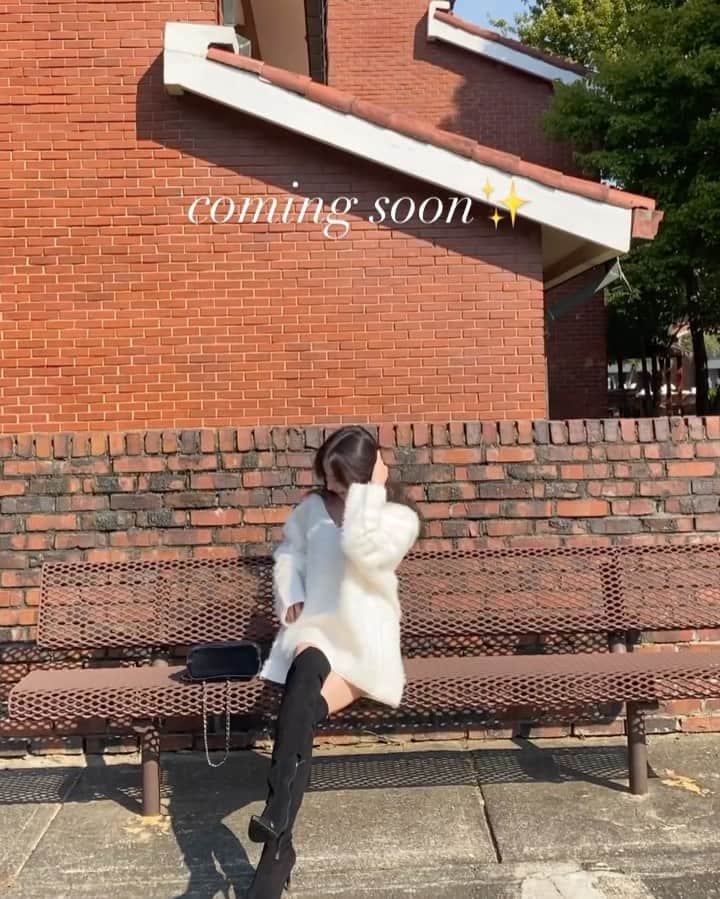 Chuuのインスタグラム：「2021 CHUU F/W coming soon🤎  #chuu#츄 #lovely_daily_look_chuu」