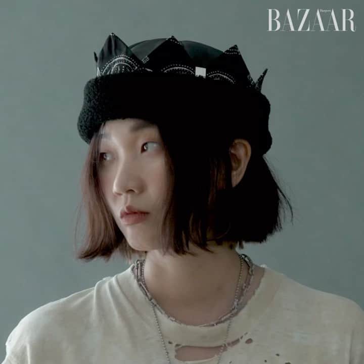 チャン・ユンジュのインスタグラム：「@harpersbazaarkorea 바자 유트브에서 리얼 파우치 공개와 짧은 인터뷰 영상이 공개 되었네요. 재밌네요. ㅋㅋ 😂💜🙏🏻」