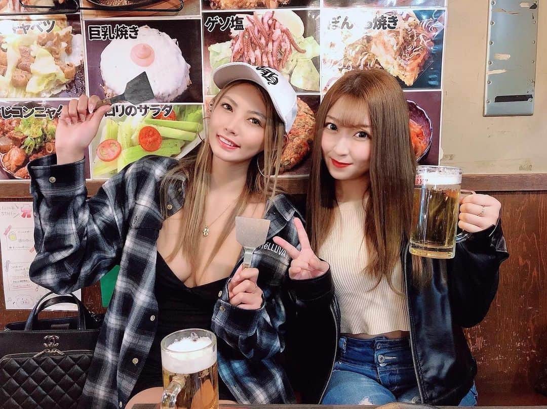 なぁのインスタグラム：「. . . 久しぶりのえりか❤️‍🔥 . お好み焼き食べたー💪 . #友達 #お好み焼き #お酒 #friends #鉄板焼き #お出かけ #いいね」