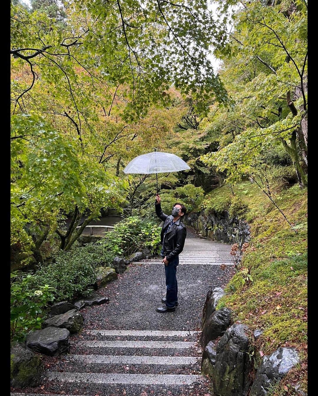 木村拓哉さんのインスタグラム写真 - (木村拓哉Instagram)「⁡ ⁡ ⁡ 「本日、雨の為撮影が無くなってしまったので、ちょっと散策してみました‼︎ 苔の美しさにやられた自分でしたぁ〜‼︎」 ⁡ STAYSAFE! ⁡ 拓哉 #木村拓哉#TakuyaKimura」10月25日 18時08分 - takuya.kimura_tak