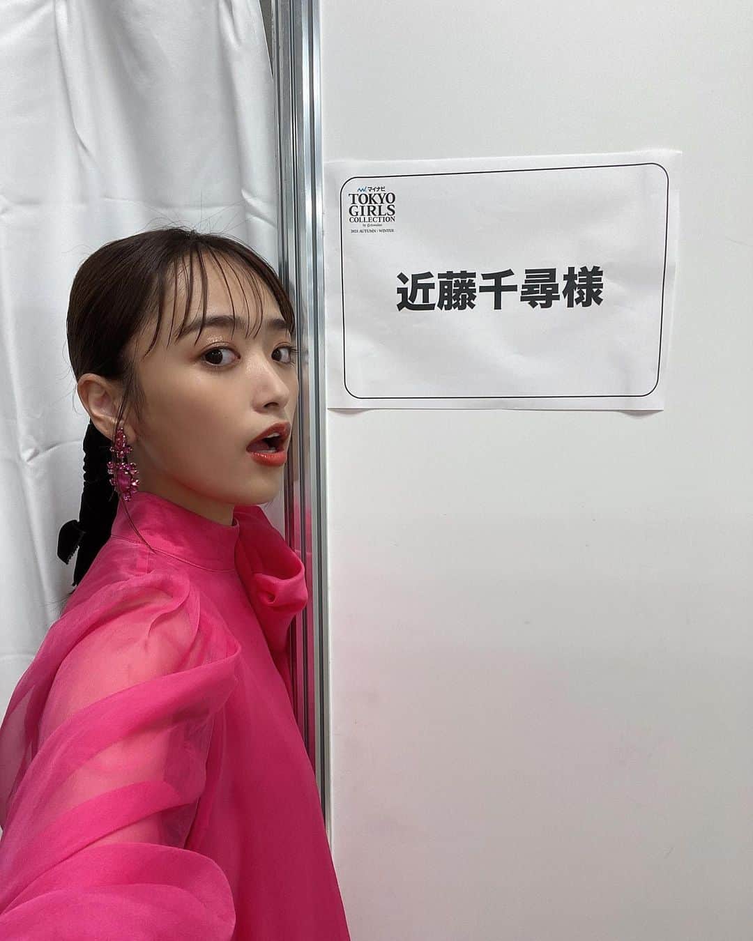 のインスタグラム：「今更な時差投稿🤤💕笑 @tgc_staff  まっちゃんとも会えた〜✨☺️ @matsuoshun  いつかまた、 みんなの前でランウェイ歩きたいなぁ。。。❣️ その時は会いにきてね😚😚😚 ショーメイクはキラキラでした🤍🤍🤍 髪の毛は三つ編み3本🥰 @izumisam  thankyou😘😘😘」