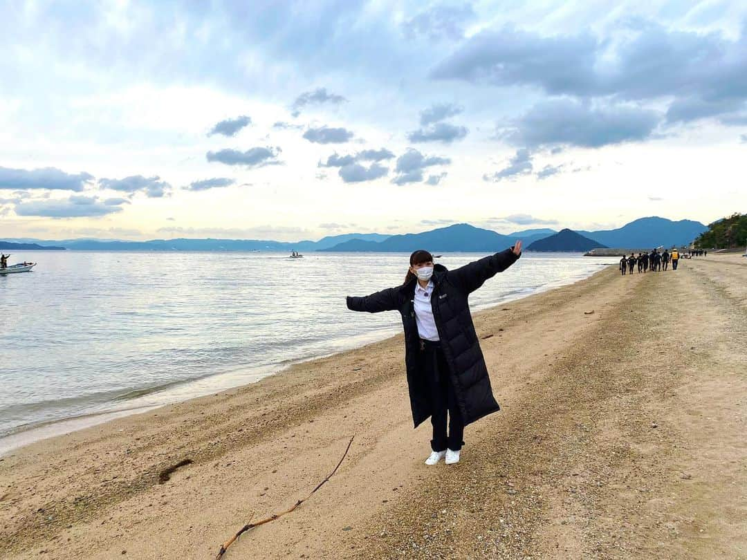 沙羅さんのインスタグラム写真 - (沙羅Instagram)「綾瀬はるかさんの地元、広島県におります。 瀬戸内海の美しさに感動です🌊✨ ⁡ #広島県の大スター #綾瀬はるか さん #沙羅 #ものまね #むちゃんこ寒かった😂 #また近々お知らせします」10月25日 18時55分 - sarapika128