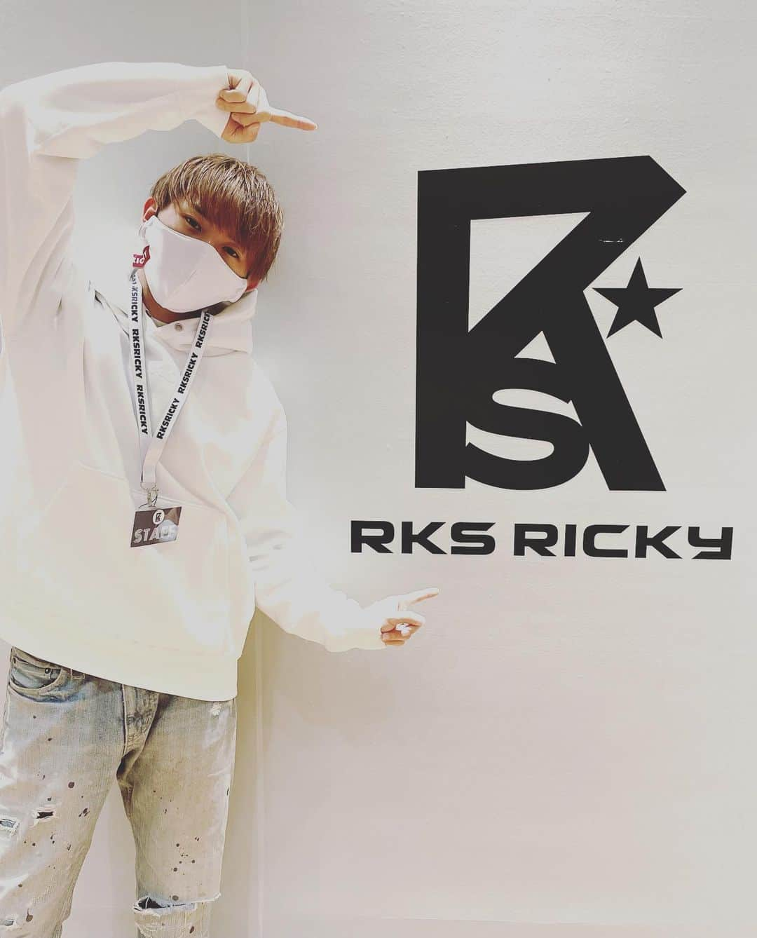 平野莉玖さんのインスタグラム写真 - (平野莉玖Instagram)「皆さんこんばんは😊  先日はRIKU&RKSRICKY STYLE&PHOTO BOOK 発売記念イベント& POP UP SHOP in TOKYOへお越し頂き誠にありがとうございました🙇‍♂️  5日間と短い間でしたが、沢山の方とお話しができてとても幸せな空間でした😌 RKSRICKYの商品も実際に見たり触れたりして頂いて商品の良さをもっと知って頂けたと思います😊 これからもイベントなどを開催したいとより思えました‼️  今日は皆様にリクエスト頂いたイベント開催中のストーリー画像をアップしますのでご覧下さい😆  これからもRKSRICKYやRIKUの活動を是非応援してください‼️🙇‍♂️  本当にありがとうございました。  #RKSRICKY #RKS #リクスリッキー #RIKU #平野莉玖」10月25日 19時24分 - riku_rks