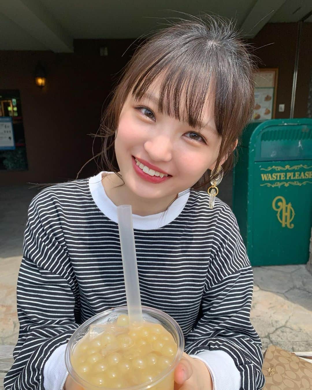 新澤菜央さんのインスタグラム写真 - (新澤菜央Instagram)「ひとくち欲しいんでしょ？？？😛  #ひらかたパーク  #過去pic」10月25日 20時15分 - _shinshin_48