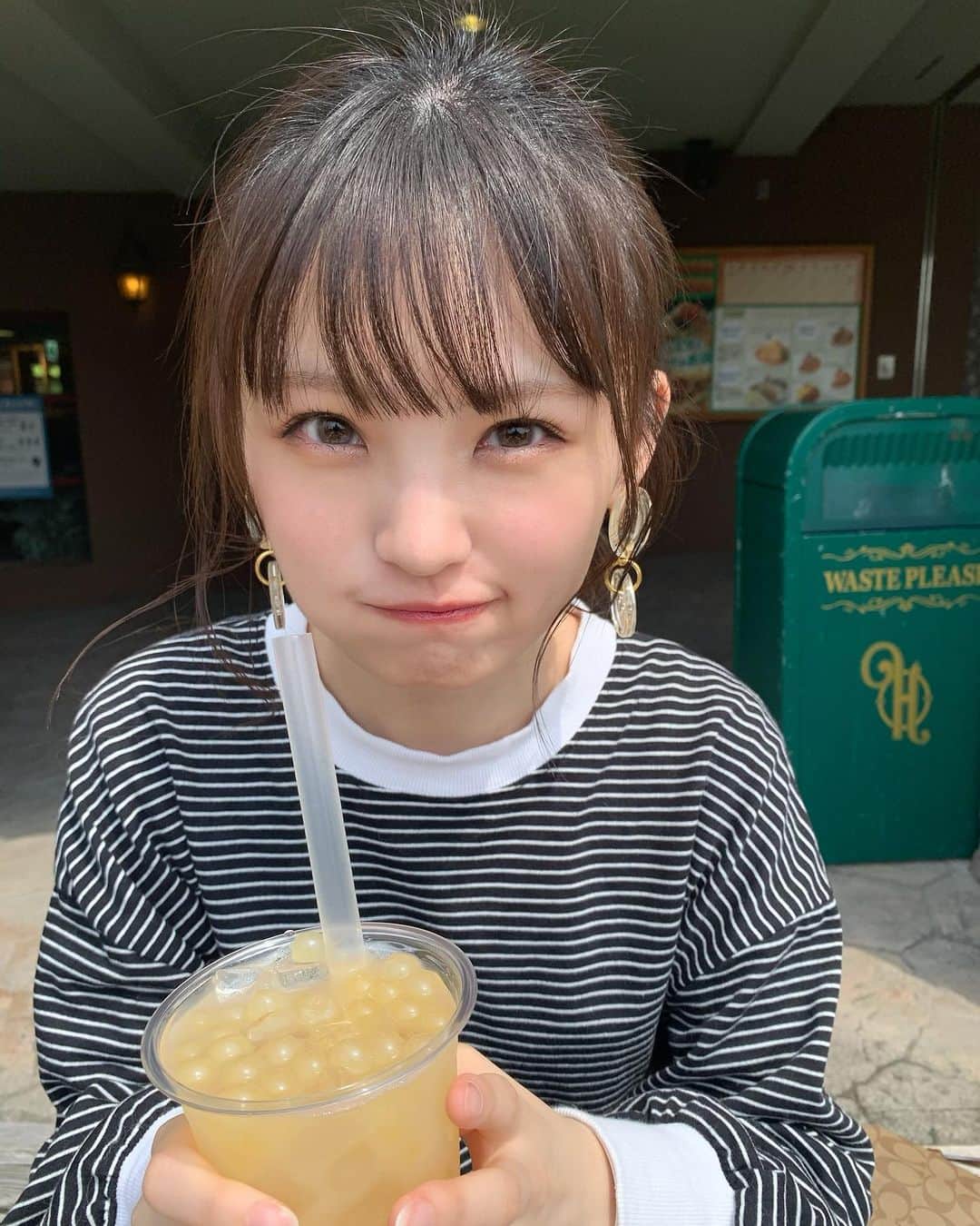 新澤菜央さんのインスタグラム写真 - (新澤菜央Instagram)「ひとくち欲しいんでしょ？？？😛  #ひらかたパーク  #過去pic」10月25日 20時15分 - _shinshin_48