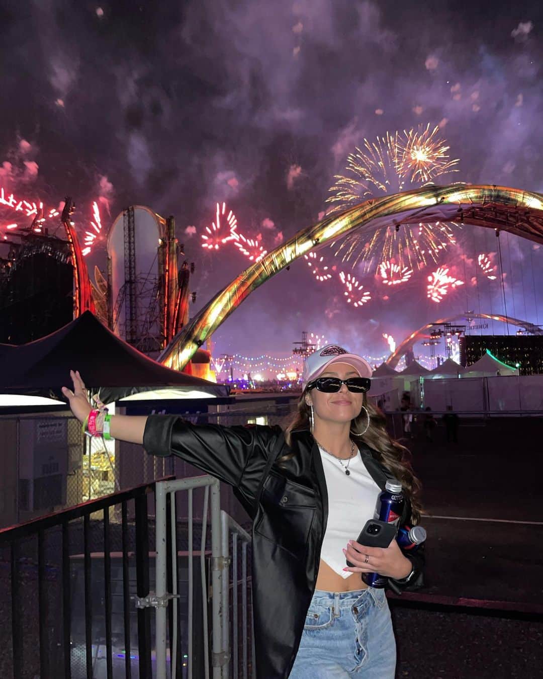 ジャック・レイ・パイルズのインスタグラム：「under the electric sky or whatever🎆」
