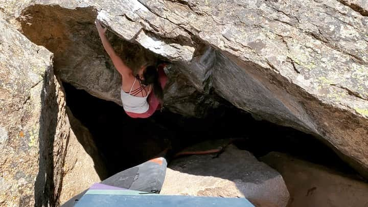 Alexis Mascarenasのインスタグラム：「Aegis-Independence Pass  #coloradobouldering #independencepass #subtletuck   @nick_climb 📸」