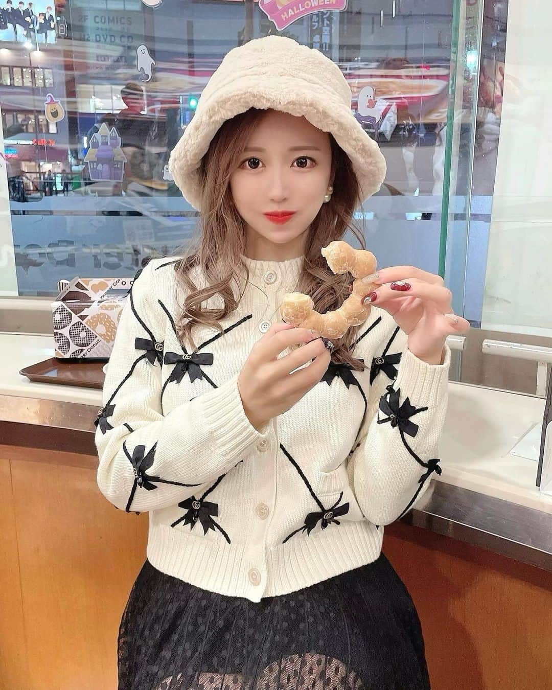 のインスタグラム：「無性にドーナッツ🍩食べたくなる時ある！！！ ポンデリングは絶対🥺💕💕😽 ⁡ ⁡ ⁡ #ポンデリング #バケットハット #グッチ #gucci」