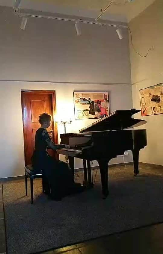 ポーランド政府観光局 ZOPOT w Tokioのインスタグラム：「https://chopin.events/en/ https://twitter.com/chopin_point/ ピアノ: Aleksandra Hurkała   #ポーランド  #ワルシャワ 　 #ピアノ動画  #ピアノ好きな人と繋がりたい 　 #ショパン  #Warsaw #ポーランドプレスツアー2021 #pianoconcert 🇵🇱 #instapianist」