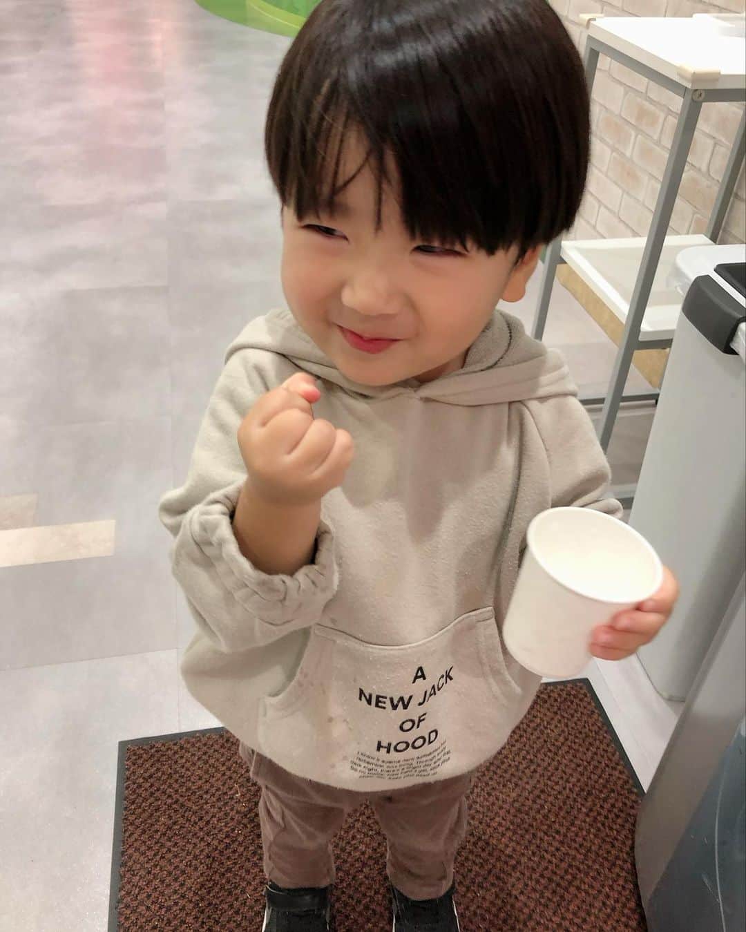 菊地あやかさんのインスタグラム写真 - (菊地あやかInstagram)「. 久しぶりのアンパンマン ミュージアム(⚈ ̍̑⚈͜ ̍̑⚈)！！ 10月25日〜29日まで子供料金 無料ってテレビで見て繋がらない なか頑張って取れました〜🥺🤍 大人料金と変わらない子供料金が 無料ってすごくでかいよ🥺？！笑 3人の中で1番アンパンマンブームを迎えてる次男、、、 楽しんでて良かった🥰🔥 ばいきんまんステージ可愛すぎて 自分が夢中になってた、、、 チケット取れた方楽しんできてください♡ 予想通り混んでると思っていて良いです🥺‼️笑 #アンパンマンミュージアム  #アンパンマン #3人兄弟 #次男」10月26日 16時52分 - ayaka_official06
