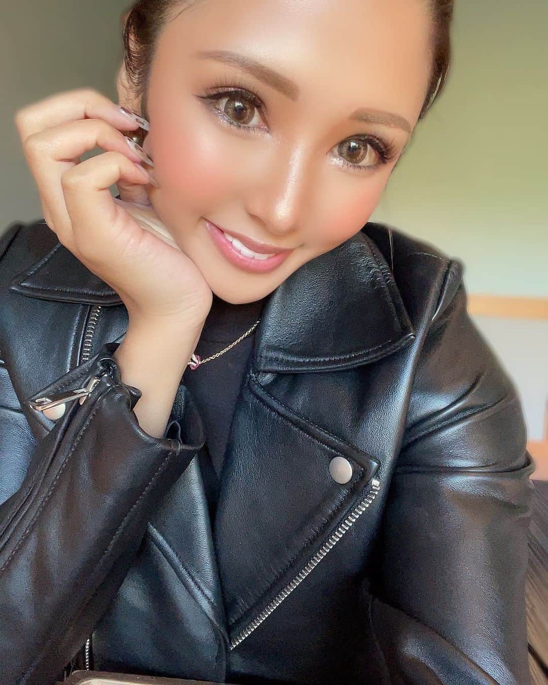 藤咲ひなたのインスタグラム：「昨日はプレオープン1日目、いい感じに忙しくさせてもらいました❤️ ありがとうございました😊  今日は2日目💁‍♀️ 予定は特にありませんので、来てくれる方はご予約連絡を私まで下さい✨✨  LAPUTA  藤咲ひなた」