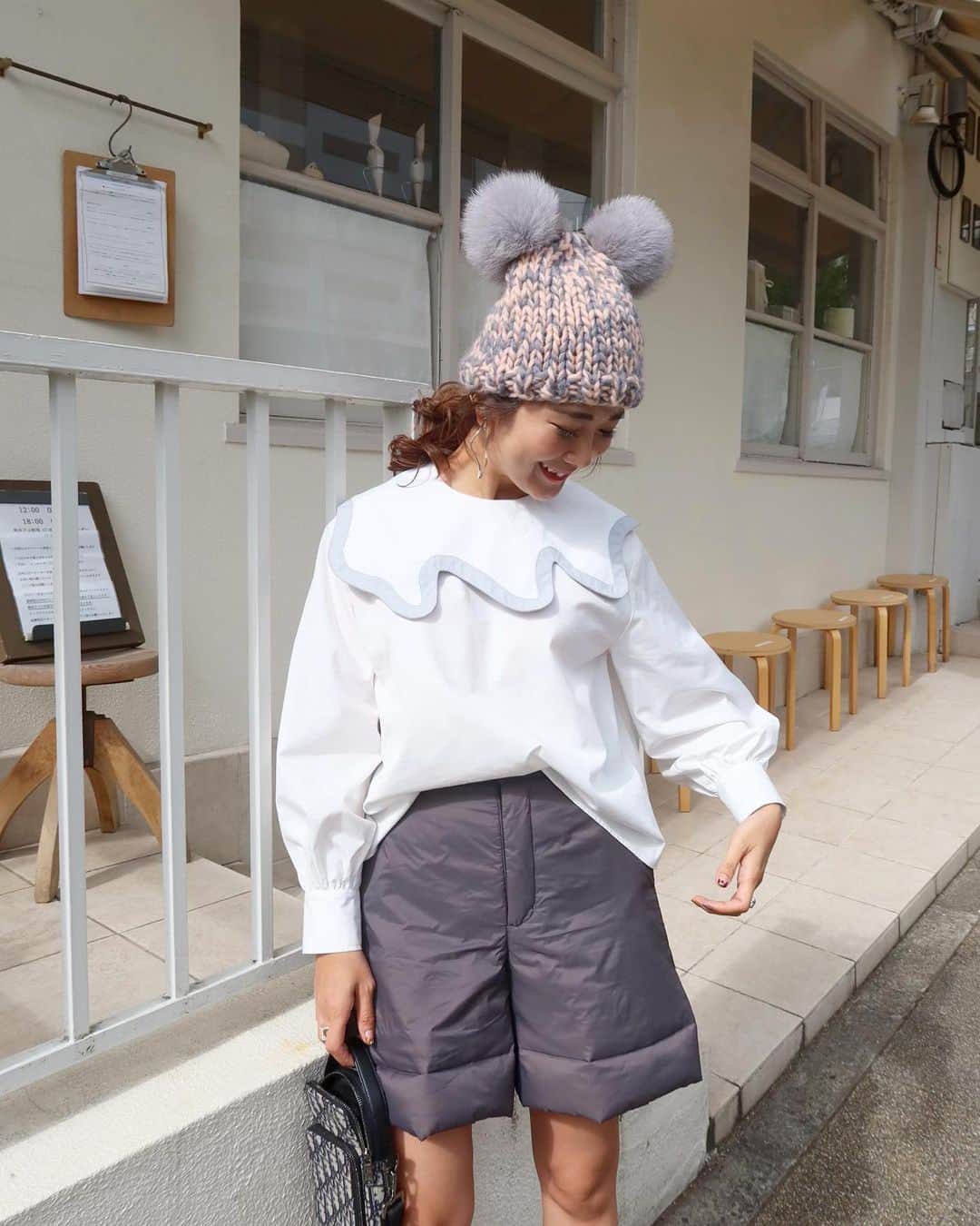Mai Wakimizuのインスタグラム：「神戸popupでお友達もこぞって予約してくれた大人気パフショートパンツ。私自身すごく気に入っていて、greenとgrayの2色に決めました♡裾のぷっくりしたパフデザインがたまらなく可愛い＼(^o^)／中綿入りで暖かいのも魅力♡普段ショーパンを履かない方も、冬はタイツとブーツがあるし是非トライしてみて欲しい！足が細く綺麗に見える魔法のショーパンです♡ tops:#linkable @linkable_official(来月予約販売開始予定) pants:#linkable @linkable_official(今週28日〜予約販売予定) beanie:#linkable @linkable_official(今夜23:59まで予約販売中)」