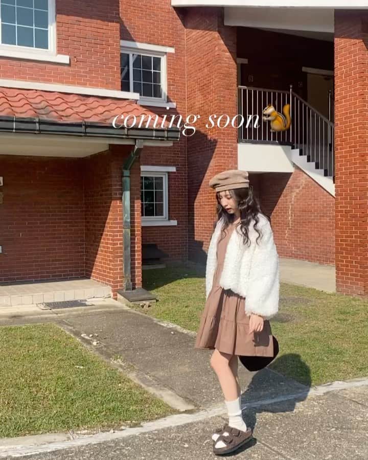 Chuuのインスタグラム：「2021 CHUU F/W coming soon🤎  #chuu#츄 #lovely_daily_look_chuu」