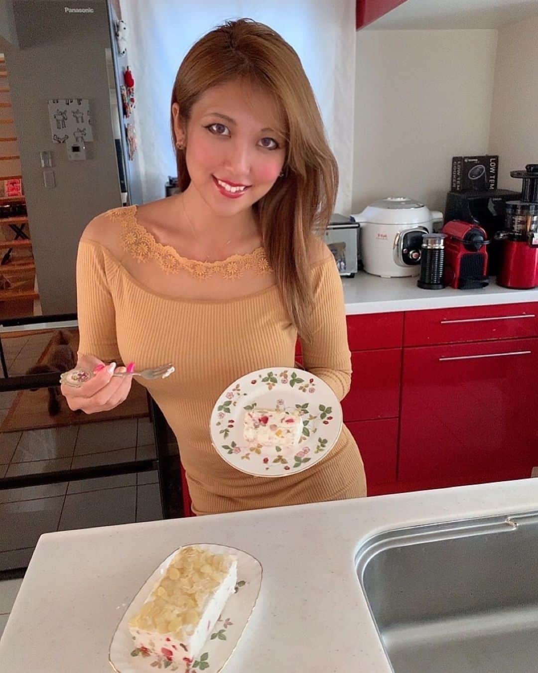 神谷麻美さんのインスタグラム写真 - (神谷麻美Instagram)「#メルティケーキ 美味しすぎたぁ🍰💗👼🏻💗✨   #アイスクリーム のようで、くちどけは #生クリーム 🥰💗🧁💗✨  フルーツ、ナッツいっぱい入ってる～☺️💗🍓💗   #Meltycake 🍰🍀*゜」10月26日 10時35分 - asamice428