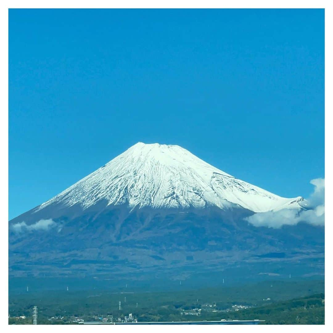 さだまさしさんのインスタグラム写真 - (さだまさしInstagram)「今日の富士山🗻  眞子さま、おめでとうございます。 どうぞお幸せに！  . #富士山 #さだまさし #sadamasashi」10月26日 11時17分 - sada_masashi