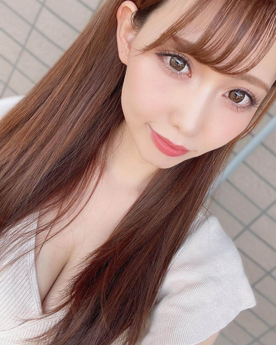 白石陽菜（桜井えりな）のインスタグラム：「10/25-10/31の期間中、池袋東口カラオケの鉄人大型ビジョンに私の動画が流れてます❣️ （10:00-22:00） . お近くの方はぜひ見てみてください😋✨」