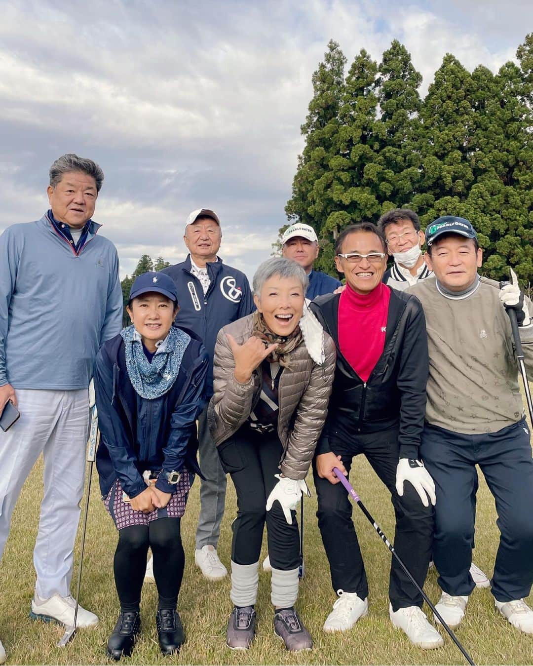 ピーターさんのインスタグラム写真 - (ピーターInstagram)「またまた、ゴルフ2連ちゃん笑笑⛳️  昨日は、 「東京クラシッククラブ」  岡田社長グループの皆様との、楽しいラウンドです❤️❤️❤️❤️  天候にも恵まれてますね⛳️  このワンちゃんは、友人のペンションにて…。  　　　　慎之介拝  #池畑慎之介  #ピーター  #秋晴れ  #2連ちゃん #ゴルフ  #東京クラシッククラブ」10月26日 11時58分 - oziba1952