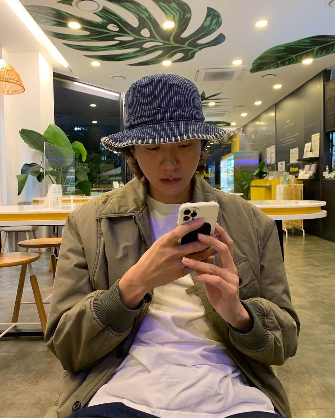 ユ・ミンギュのインスタグラム：「🤓」