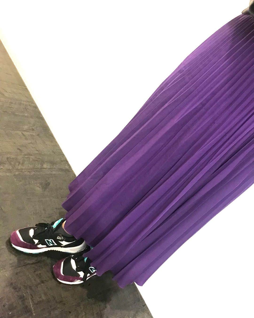 川崎優さんのインスタグラム写真 - (川崎優Instagram)「. . 遠くからでも分かるパキッとした紫のスカートを履きこなしてる人がいた。 #ディレクターさんのスカートも #衣装も #紫DAY #紫コーデ  #🍇 #👾」10月27日 1時15分 - yuu__noir