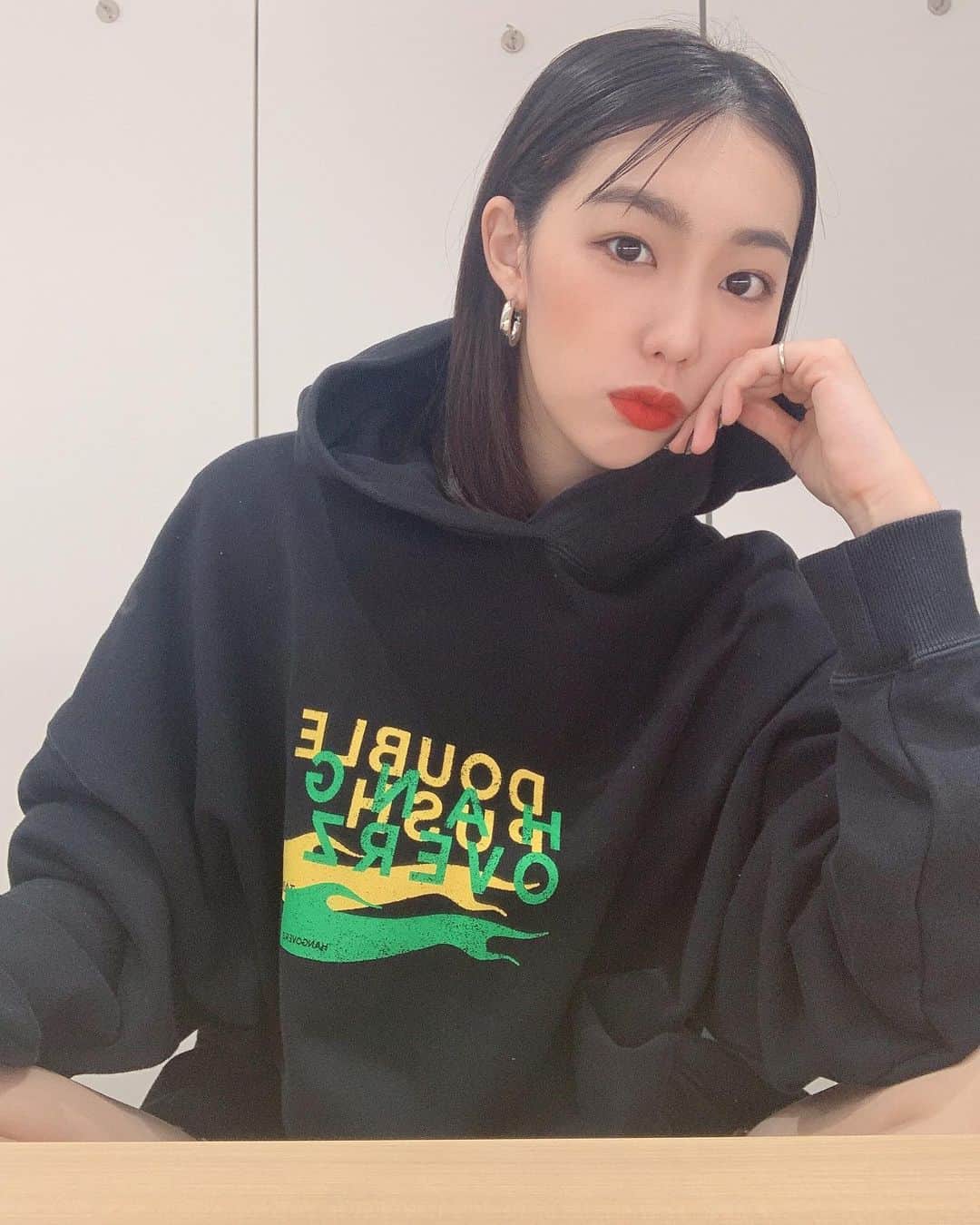 重留真波のインスタグラム：「💛💚🖤」